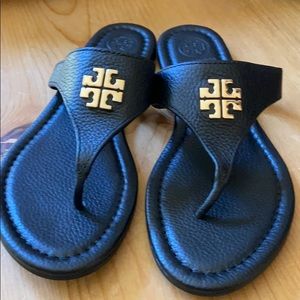 TORY BURCH JOLIE FLAT THONG  NWOT